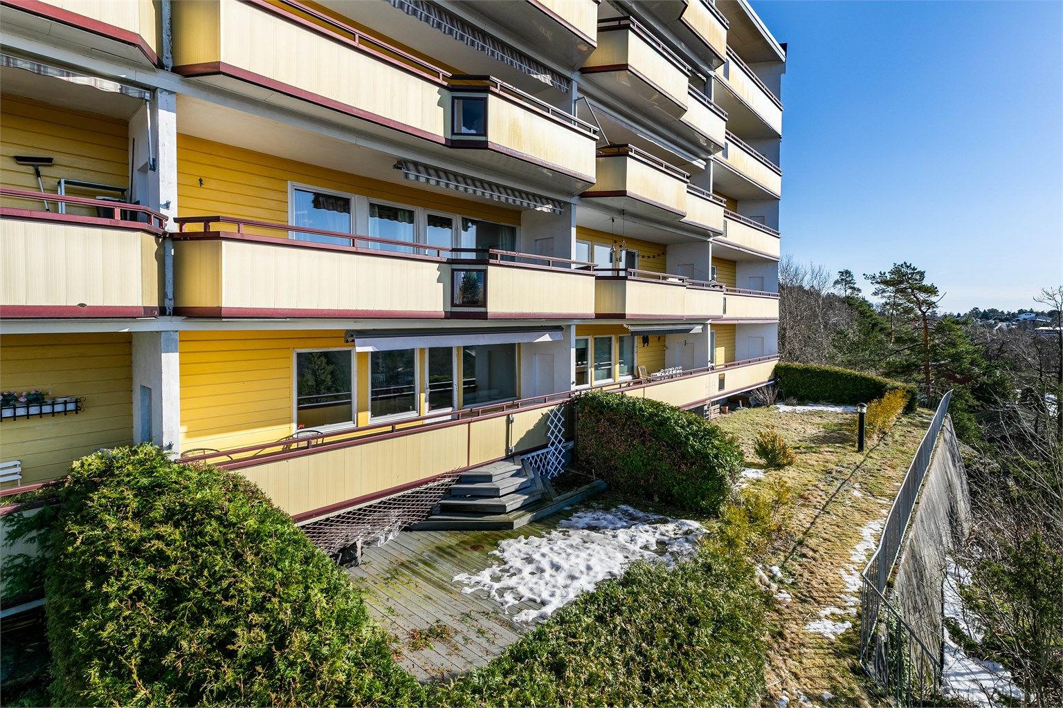 Leiligheten er i sin helhet orientert i vestlig retning og inngår i underetasjen, med fordelen av et ekstra stort uteareal. Fotograf; Børge Oppegård.