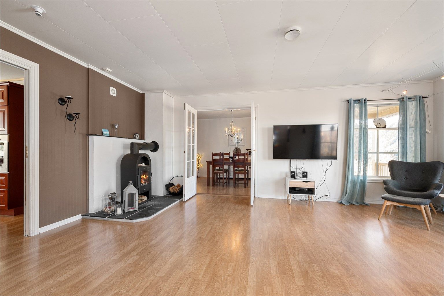 Fra stue mot spisestue