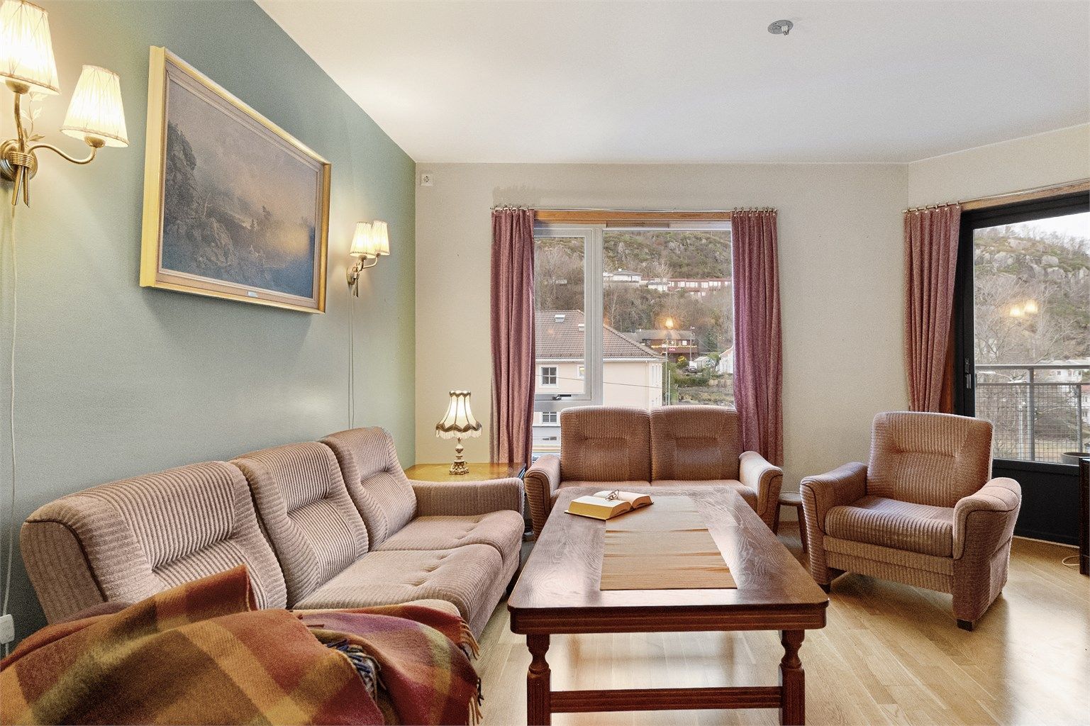 Vindusflater med godt lysinnslipp.