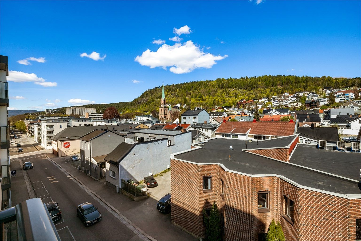 Utsikt fra balkongen ved soverommet.