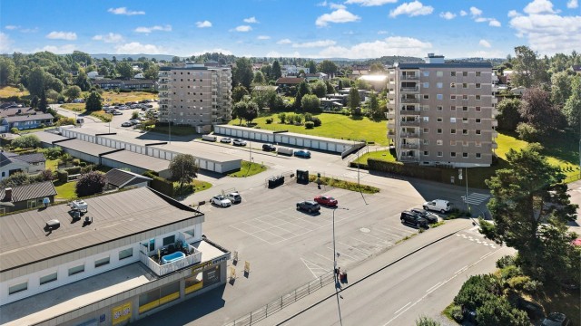 Beliggenheten er sentral med nærhet til det meste.