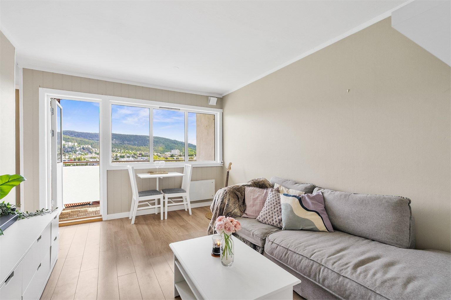 Krogsveen v/Christopher Sand ønsker velkommen til Bjørkelia 11A