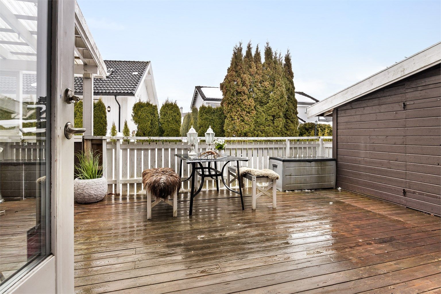 Lun sydøstvendt veranda på 31 kvm.