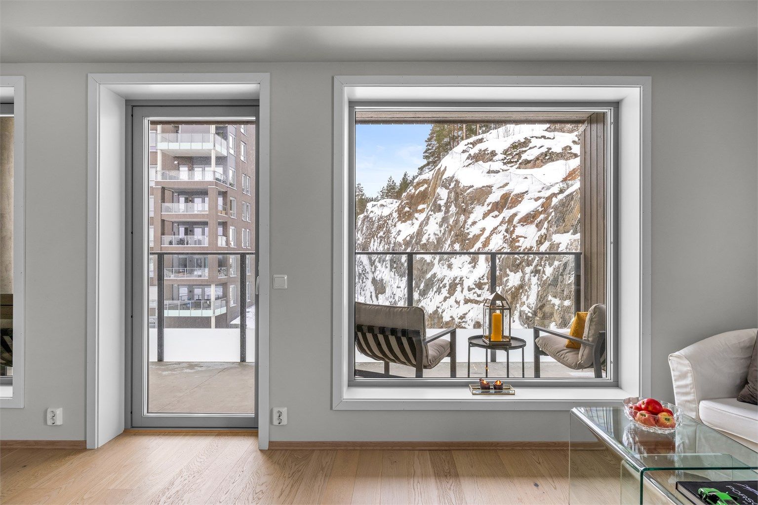 Utgang til overbygget balkong på 13 kvm