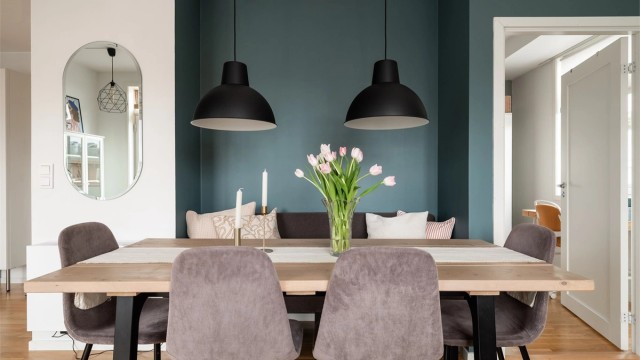 Plassbygd spisesofa med bord og stoler følger med i handelen.