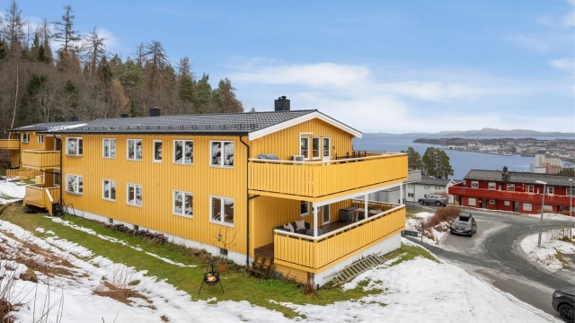 Området byr på en fin kombinasjon av bynær beliggenhet og nærhet til grønne omgivelser, perfekt for deg som ønsker en rolig hverdag uten å gi slipp på byens tilbud.