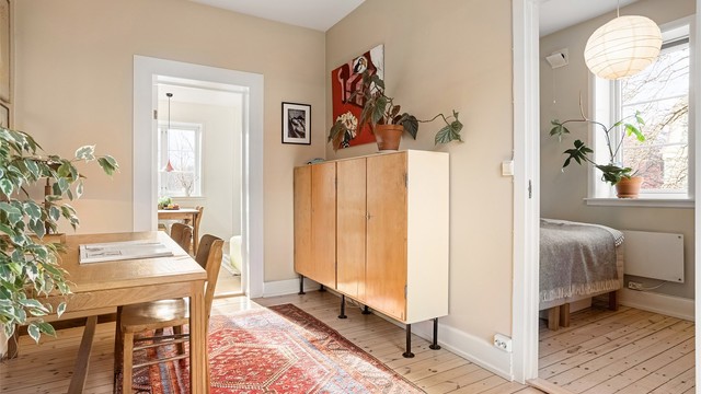 Herfra er det gjennomgang til hovedsoverommet