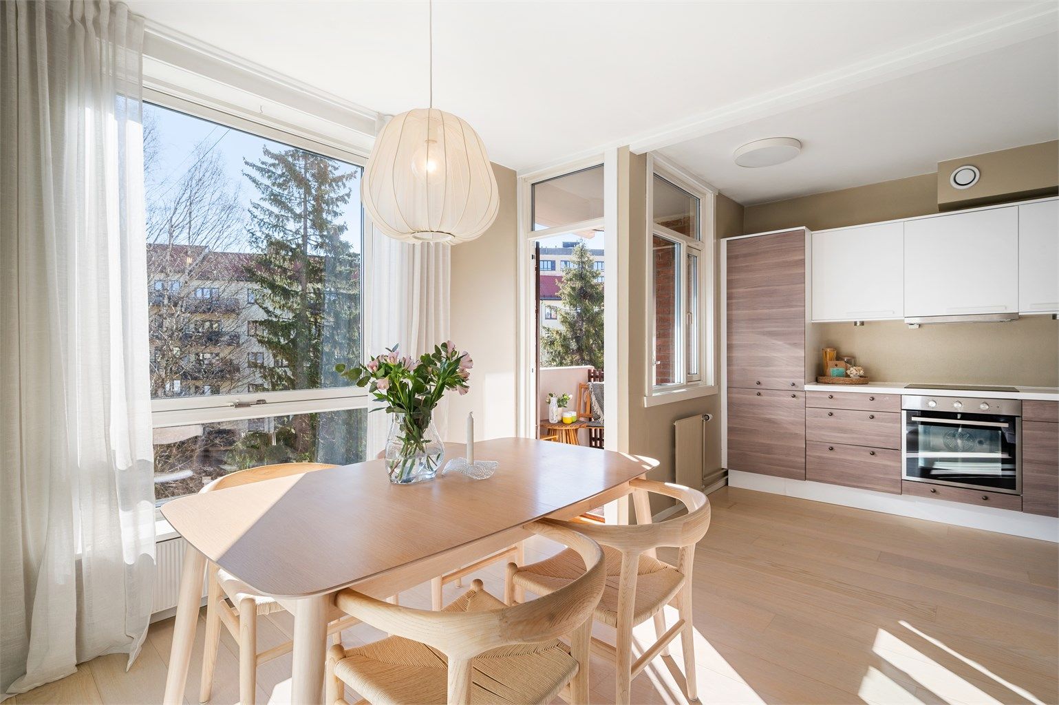 Velkommen til Christies gate 15 - Presentert av Eiendomsmegler Krogsveen v/Emilie Lie! Foto: Peter Futo.