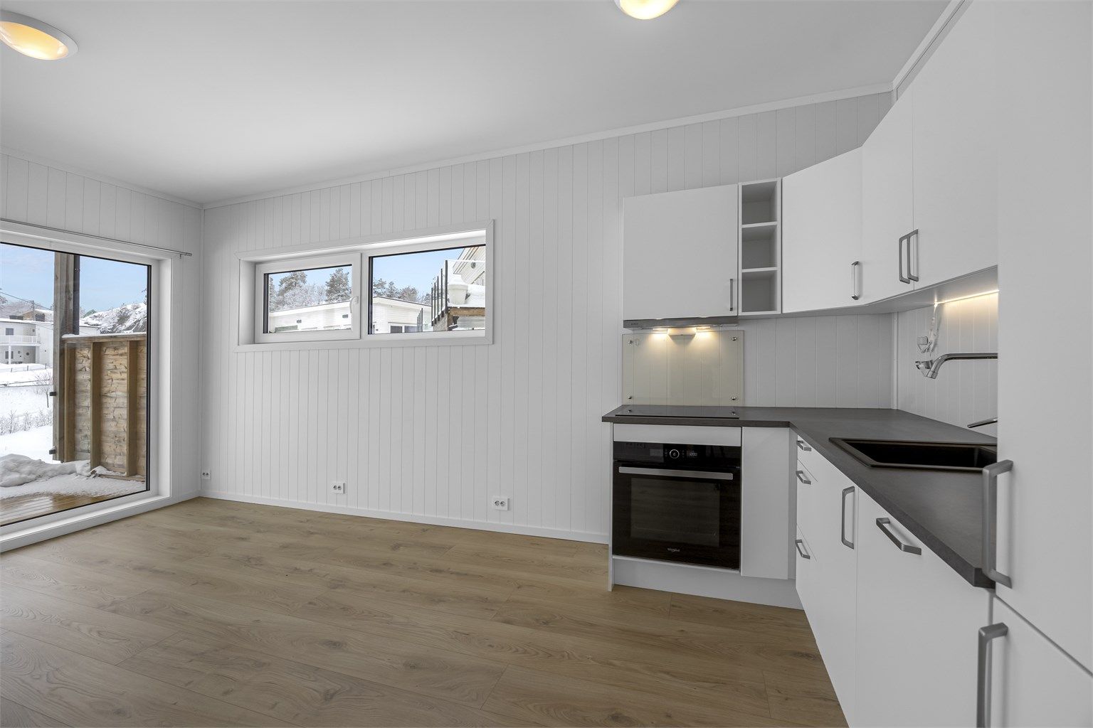 Kjøkken fra Sørlandskjøkken med integrerte hvitevarer.