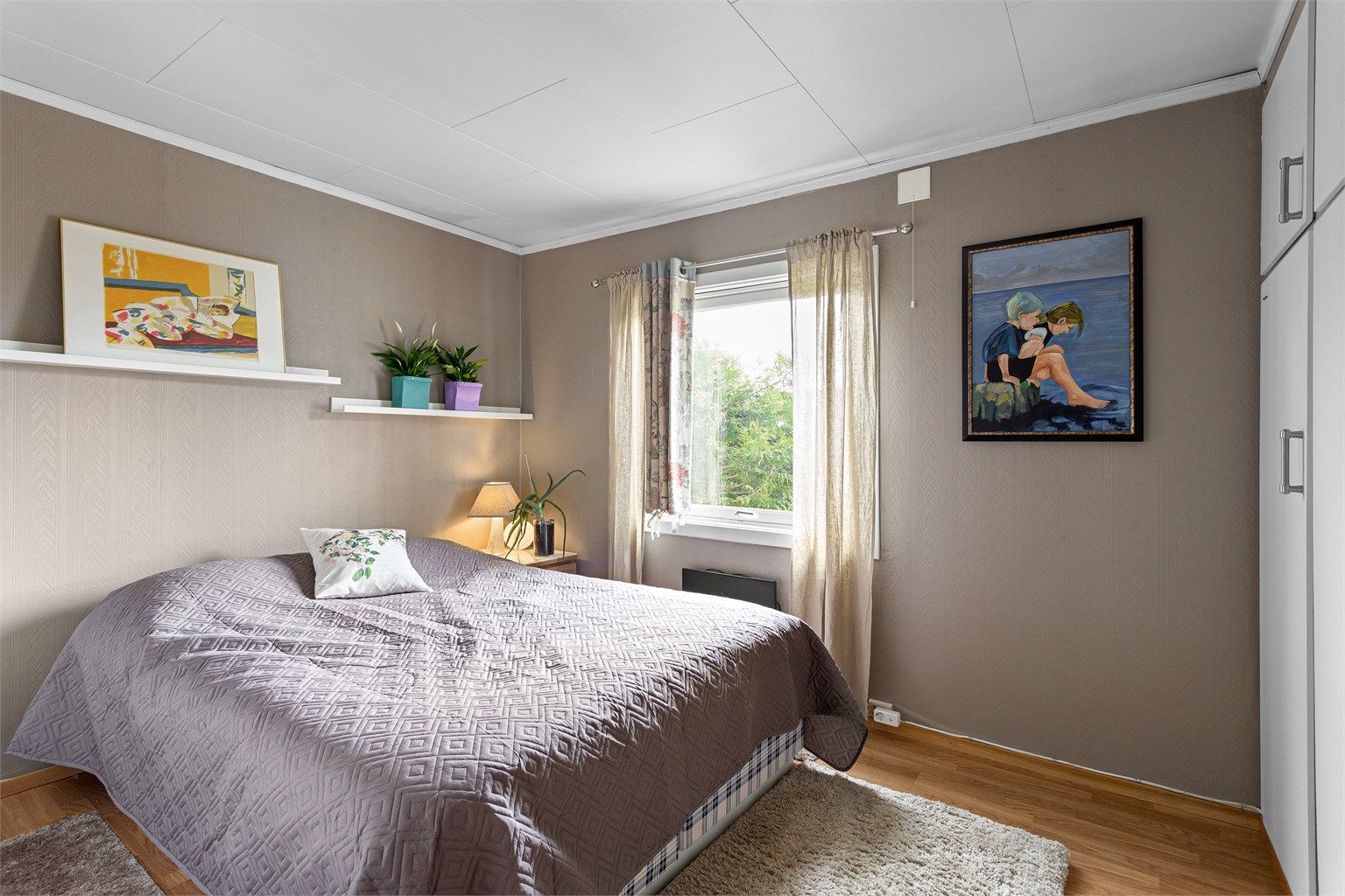 Soverom nummer to, også med god plass.