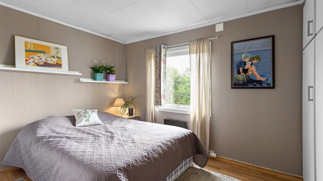 Soverom nummer to, også med god plass.