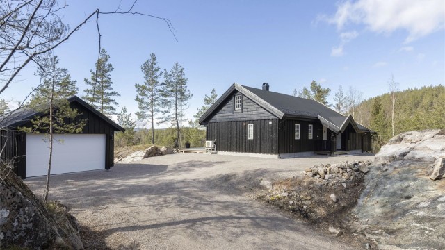 Fredrik Christoffersen presenterer: Bjønnåsen 18