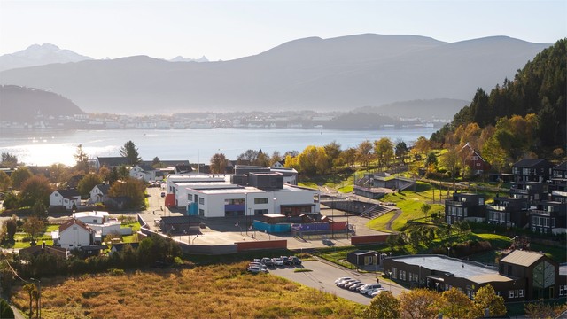 Både barnehager og skoler er lett tilgjengelige via trygge gangveier.