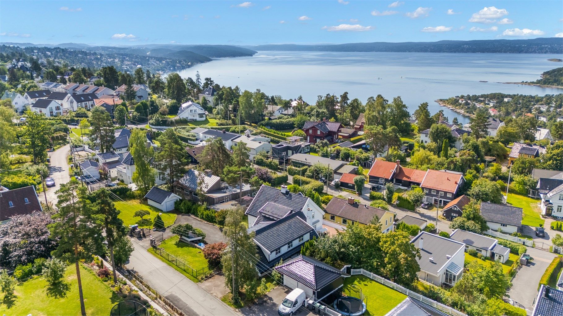 Eiendommen ligger i et attraktivt og populært villaområde