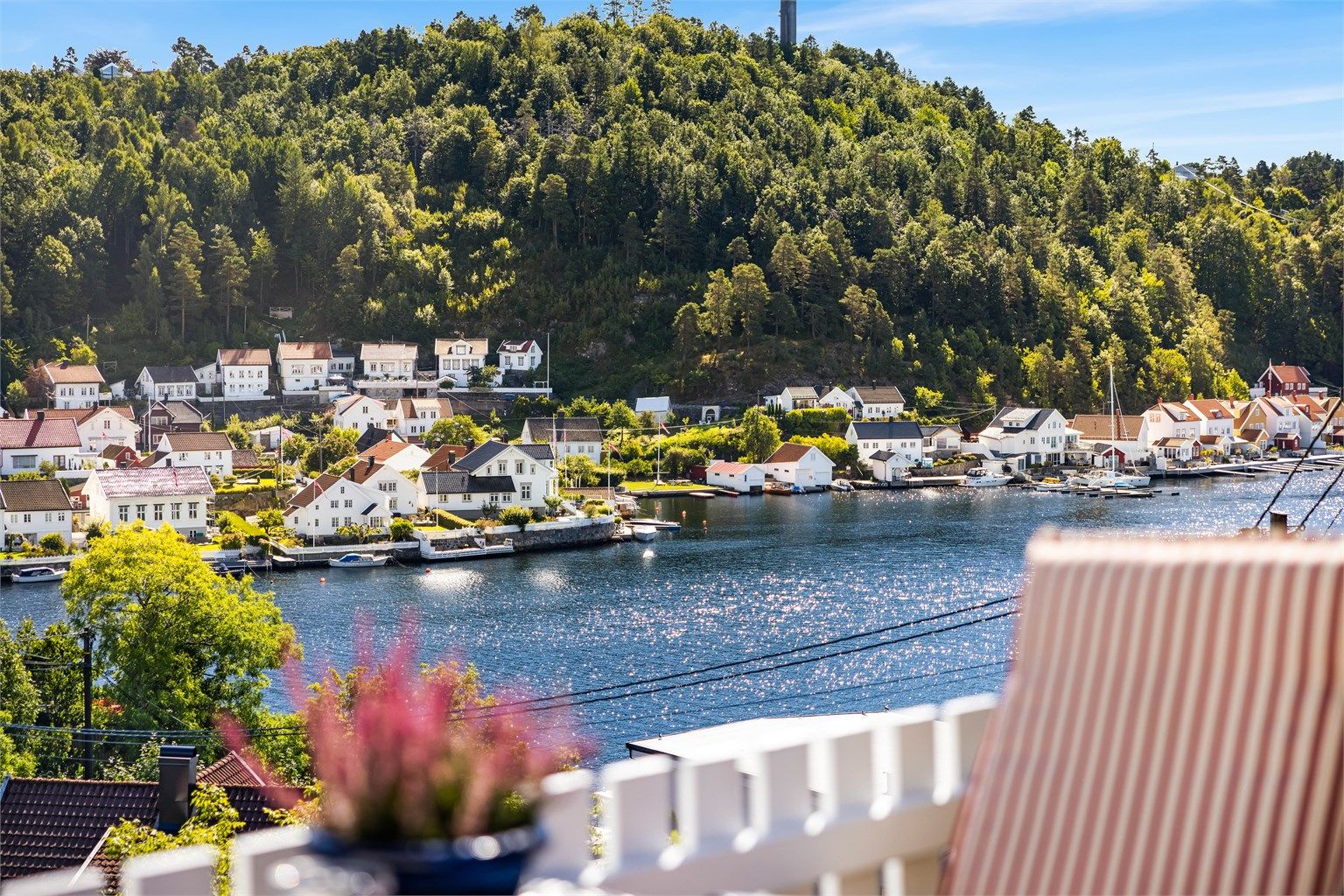 Nydelig utsikt mot byfjorden og Hisøy