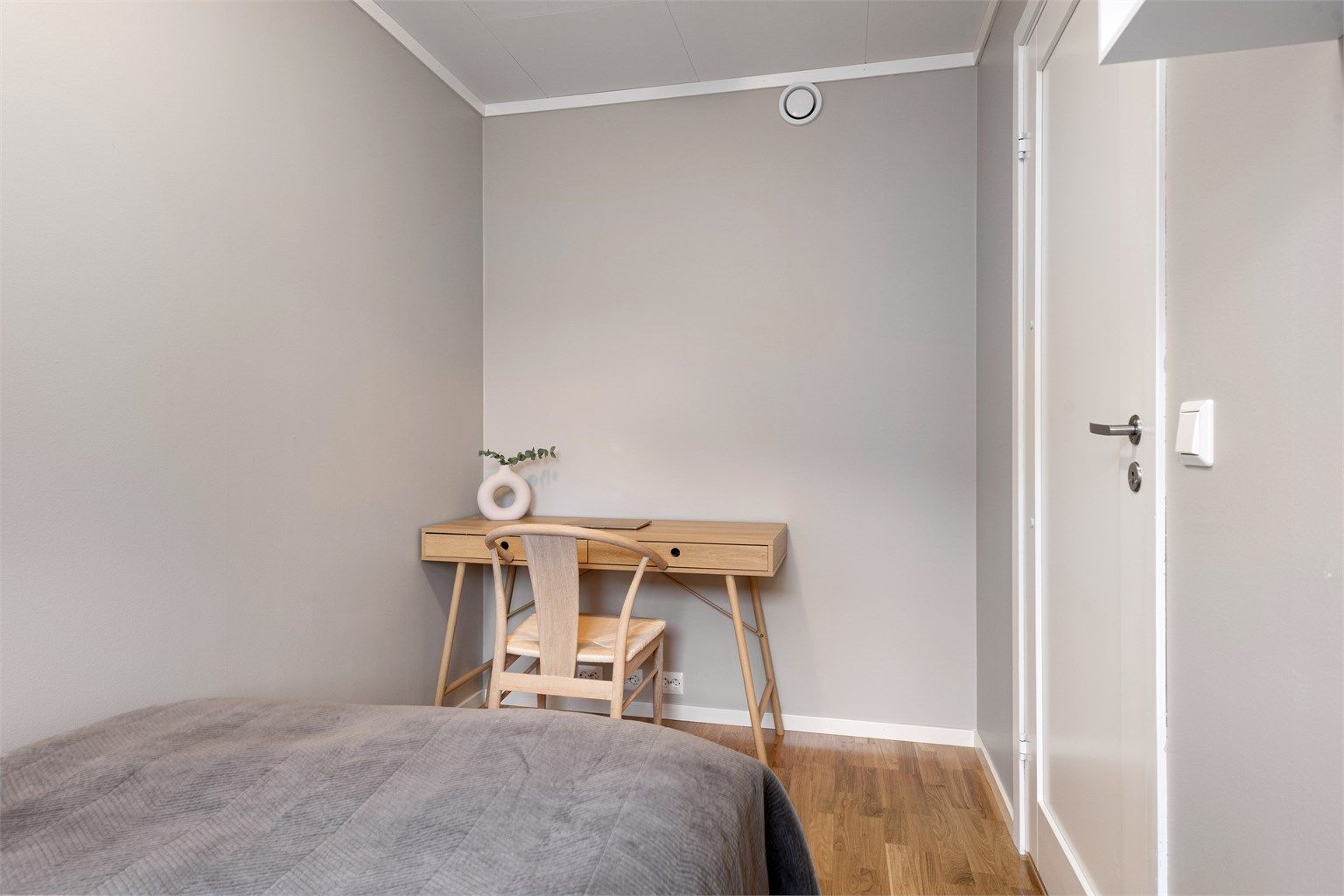 Begge soverommene er tilknyttet det balanserte ventilasjonsanlegget for et godt inneklima.