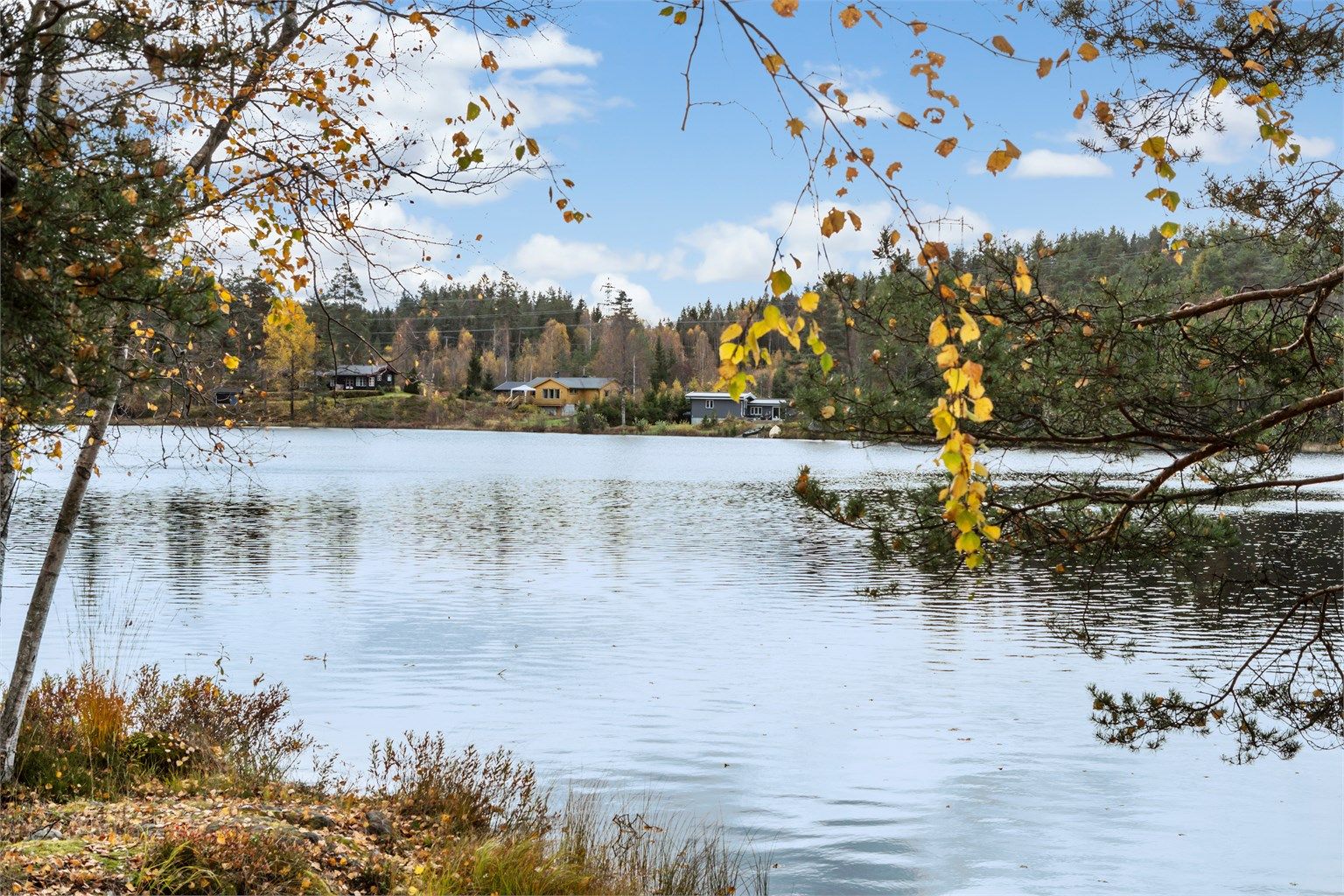 Utsikt over vannspeilet ved Blindingsvannet.