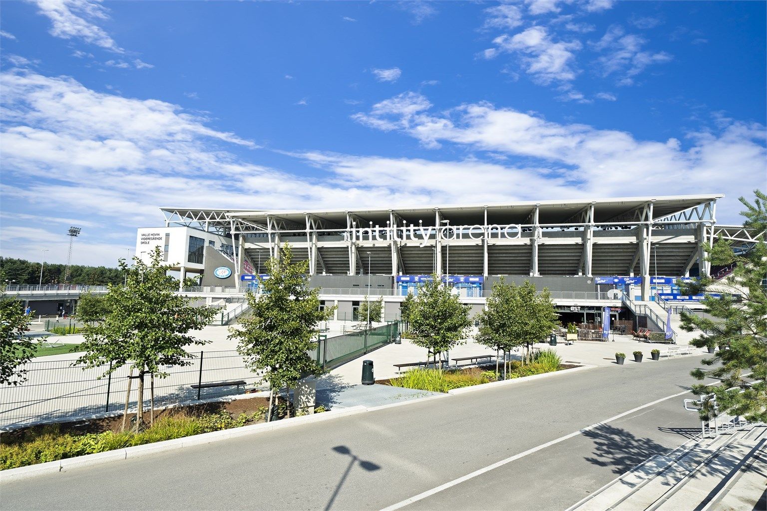 I nærområdet finner du Valle Hovin og Intility Arena, med treningssenter og søndagsåpen Rema 1000.