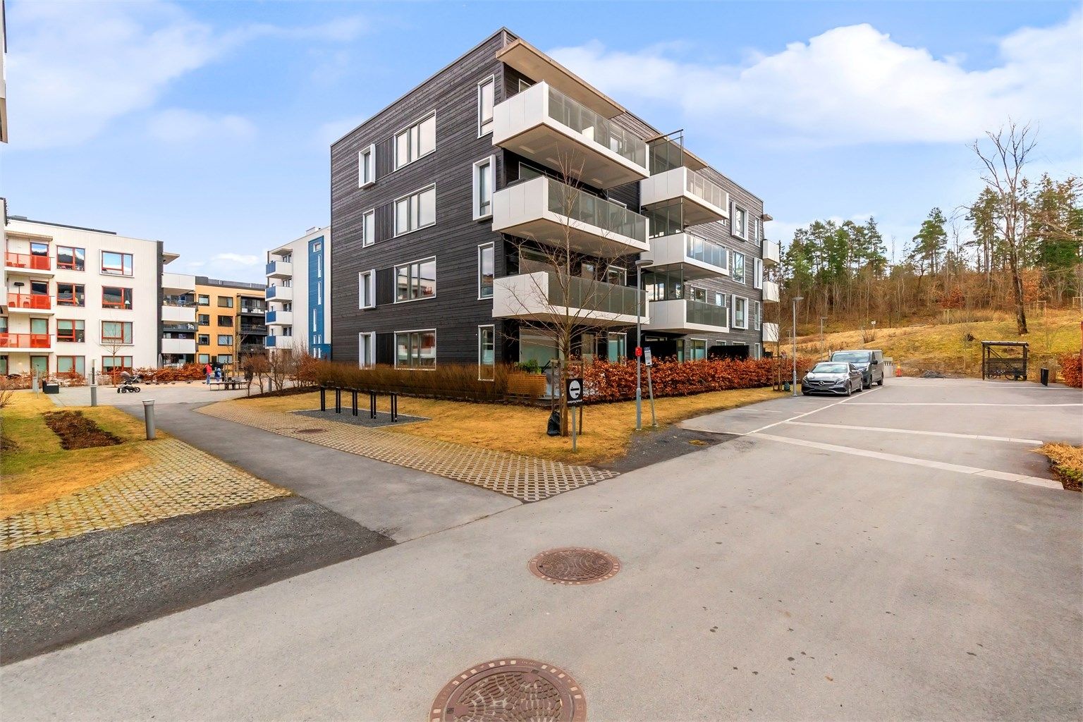 Nyere og moderne boligbygg fra 2022 med god standard. Ingen TG2 eller TG3 i henhold til tilstandsrapporten