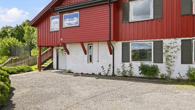 Eiendommen fra gårdsplassen