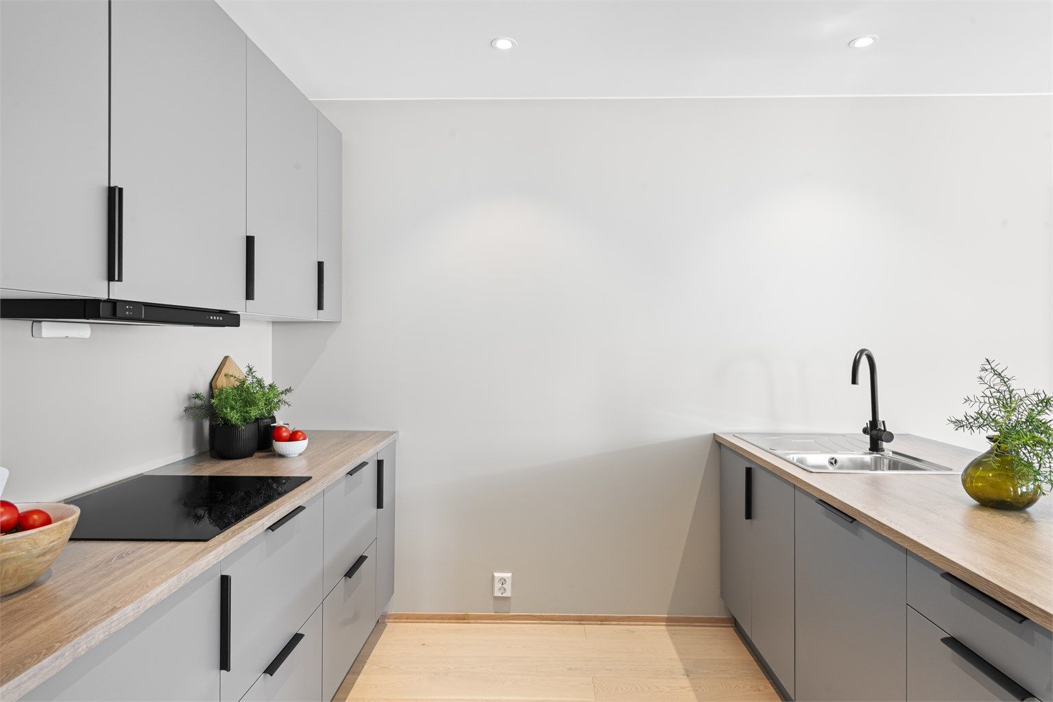 Kjøkkenøyen gir husets kokk god arbeidsplass og er amtidig en sosial samlingsplass