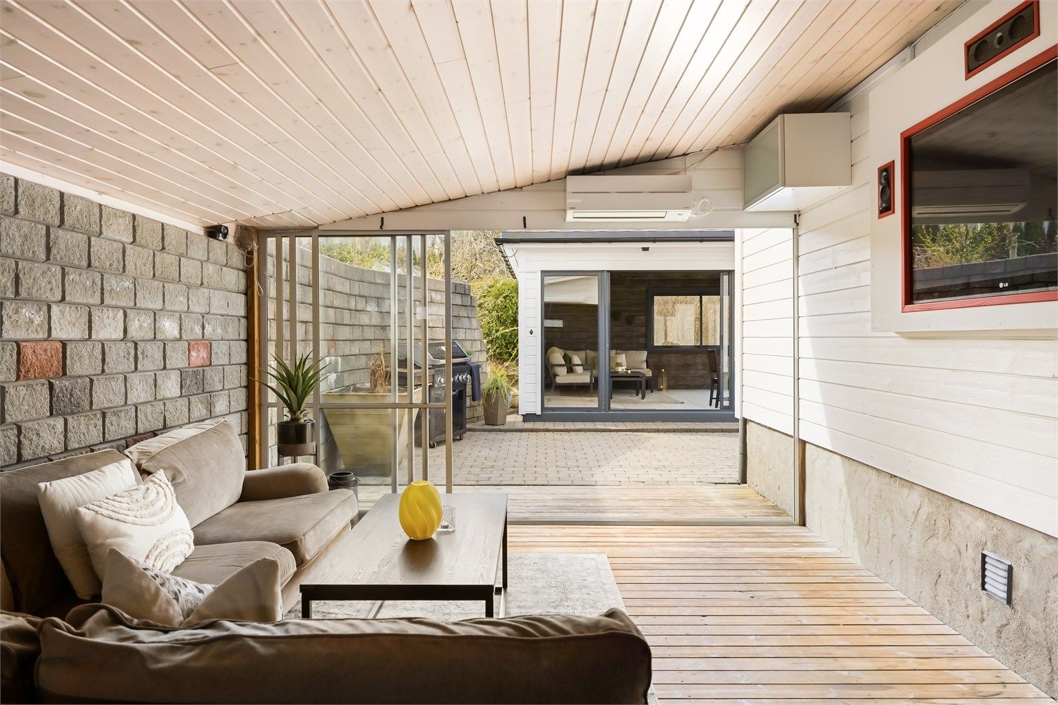 Her kan man nyte sommerkveldene selv etter at solen har gått ned..