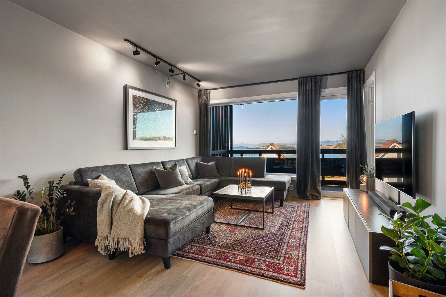 Velkommen til Ordfører Scheies gate 45! Presenteres av Krogsveen eiendom v/Roger Westergård. 