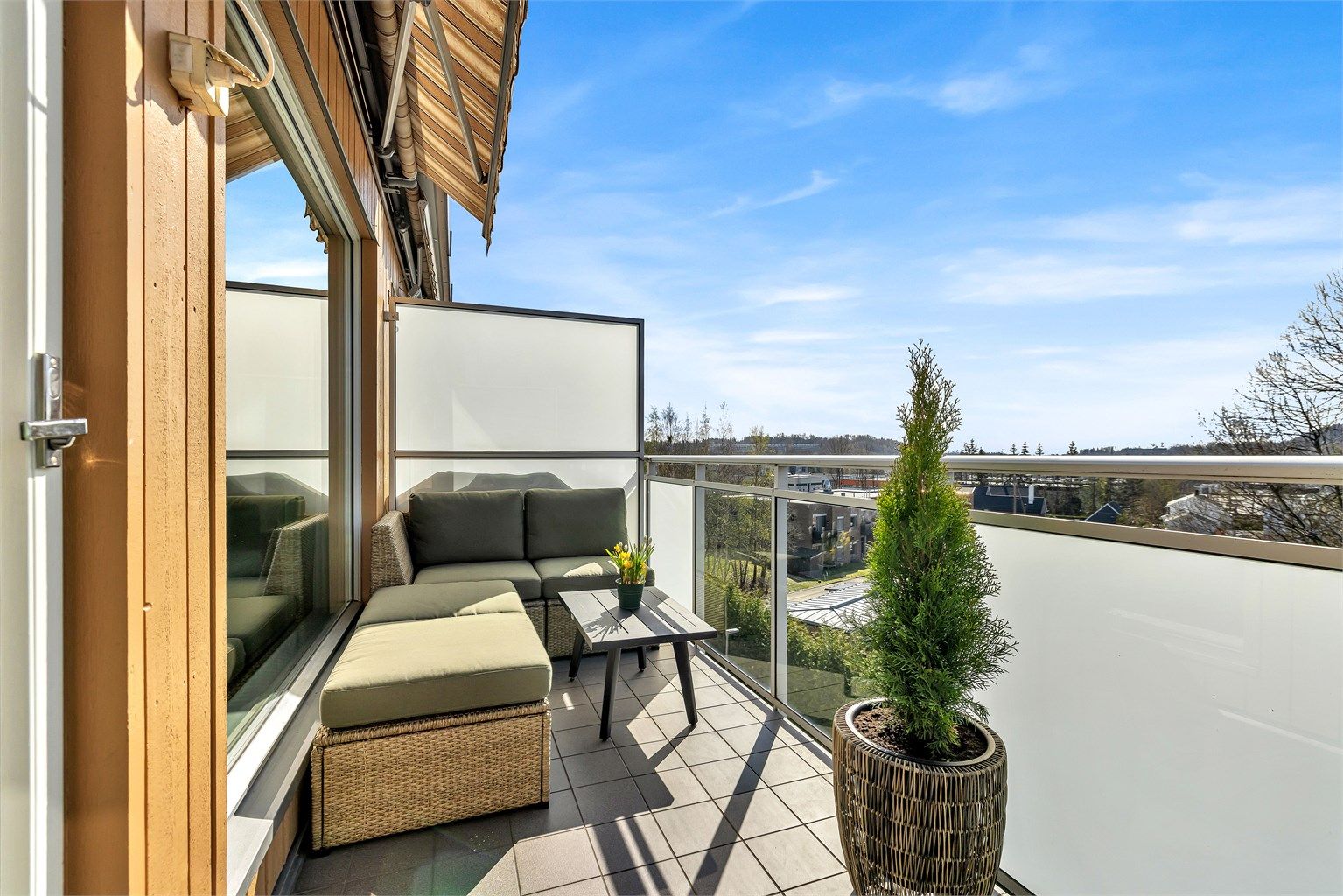 Velkommen til Haganjordet 30 - Leiligheten har en hyggelig beliggenhet i rolige og barnevennlige omgivelser på Rud.