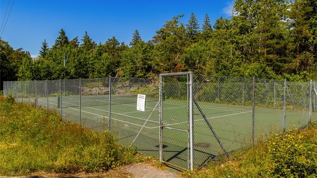 Holtefjell er et velorganisert hytteområde beliggende rett vest for Ula mot Eftang. Store fellesarealer, lekeplasser og molohavn kjennetegner området. Det finnes også egen tennis- og petanquebane i området.