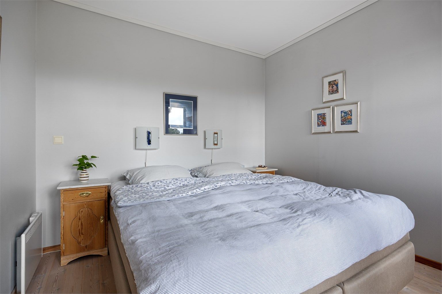 Lyst og pent hovedsoverom