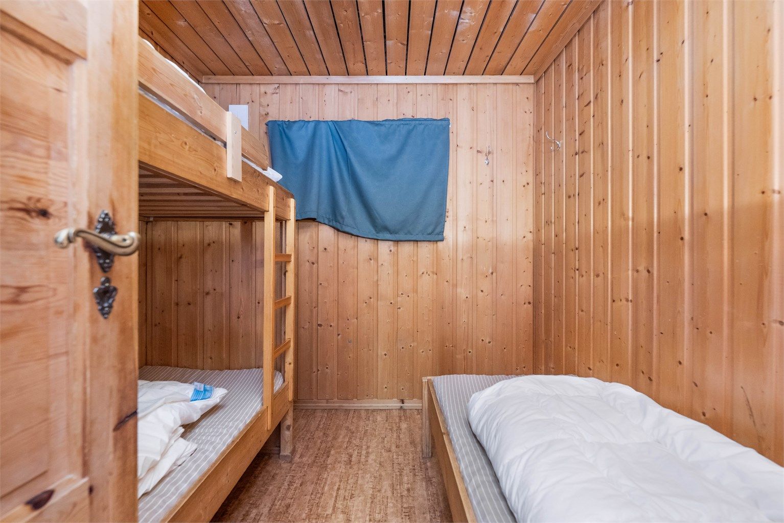 Soverommene har plass til både køyesenger og enkeltsenger.