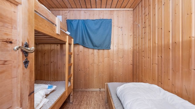 Soverommene har plass til både køyesenger og enkeltsenger.