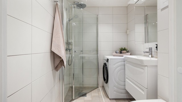 Leilighetens baderom ble oppgradert i regi av borettslaget i 2016.