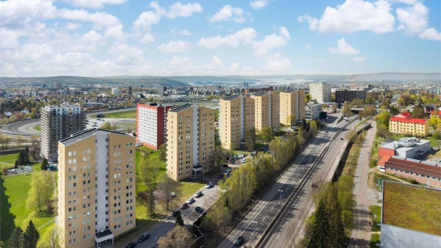 Bebyggelsen i Bjerke Borettslag er plassert med god avstand og luft mellom byggene.