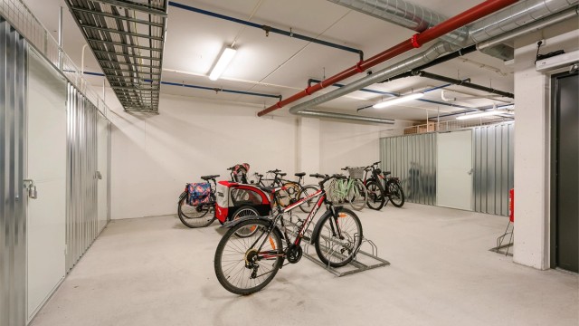 Felles sykkelparkering.