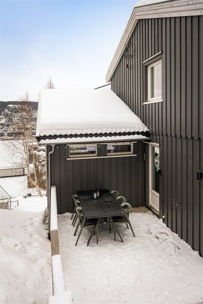 Utgang fra stue til sydvestvendt terrasse på ca. 26 kvm