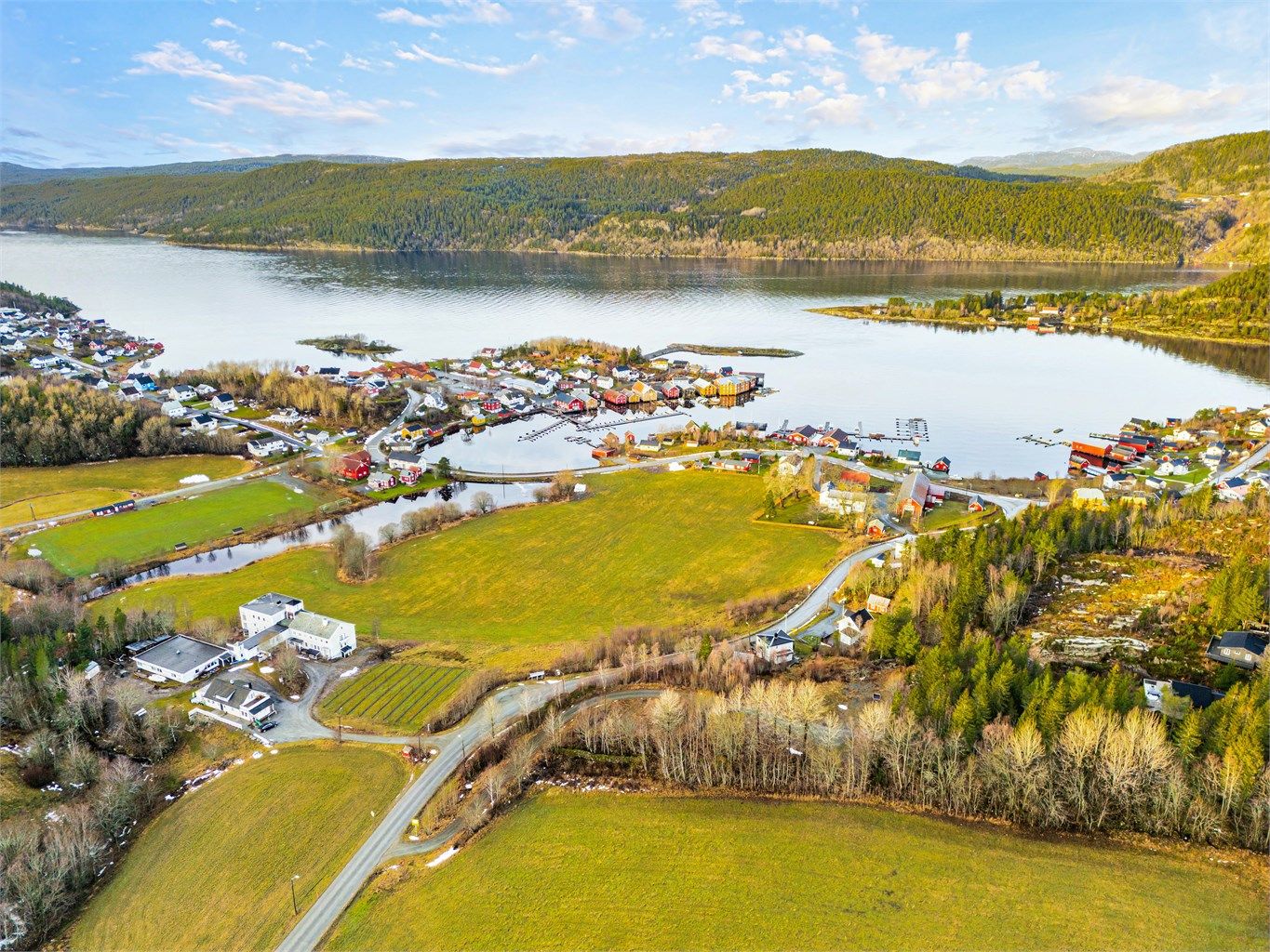  Ønsker man en dukkert byr Råkvåg på Øyskjæret badeplass, like gøy for store som for små. 