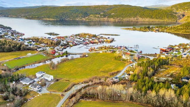 Ønsker man en dukkert byr Råkvåg på Øyskjæret badeplass, like gøy for store som for små.