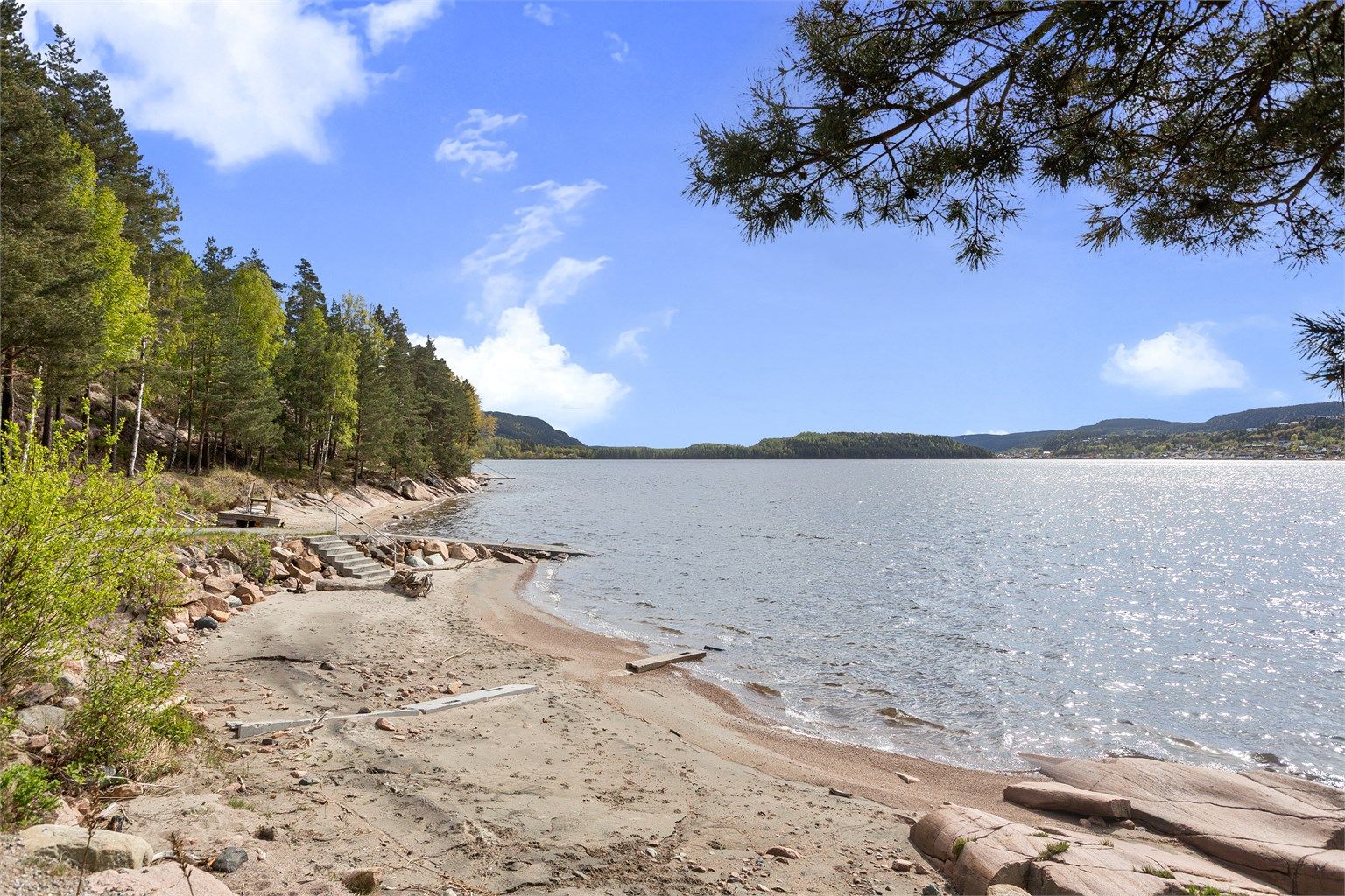 Flotte strender like ved eiendommen 
