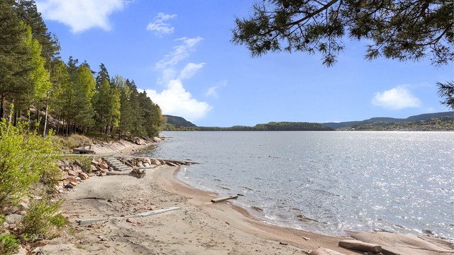 Flotte strender like ved eiendommen