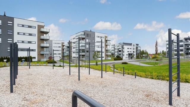 Utendørs treningsapparater er tilgjengelig for beboerne på fellesområdet.