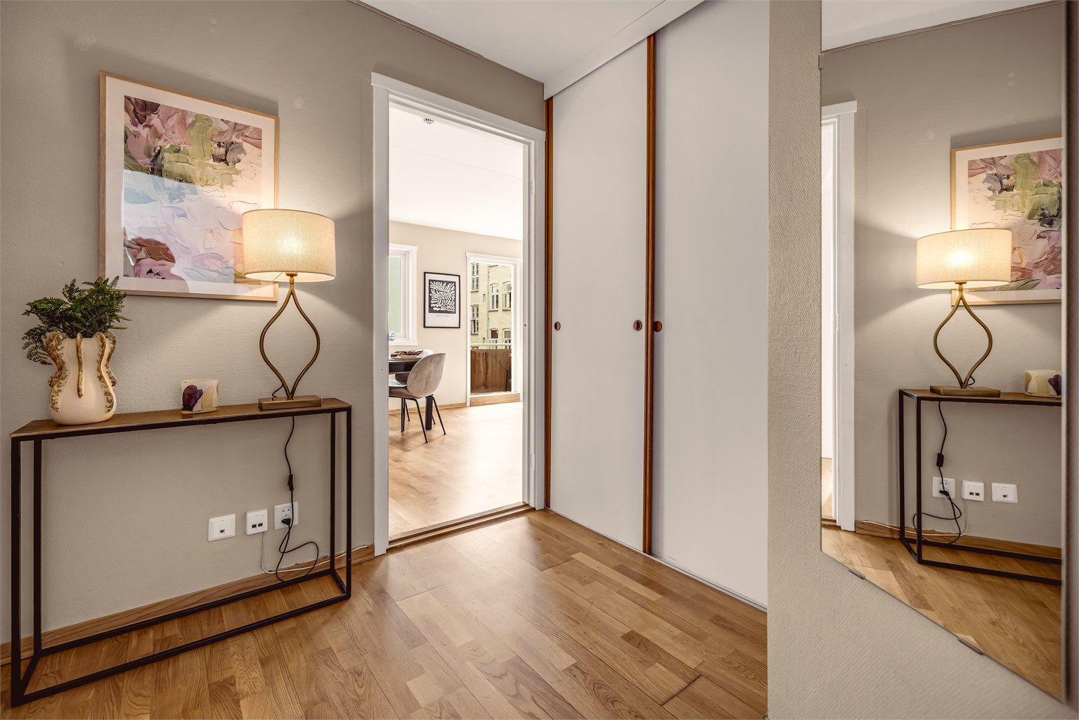Velkommen inn! Lys og innbydende entré med skyvedørsgarderobe til oppbevaring. 