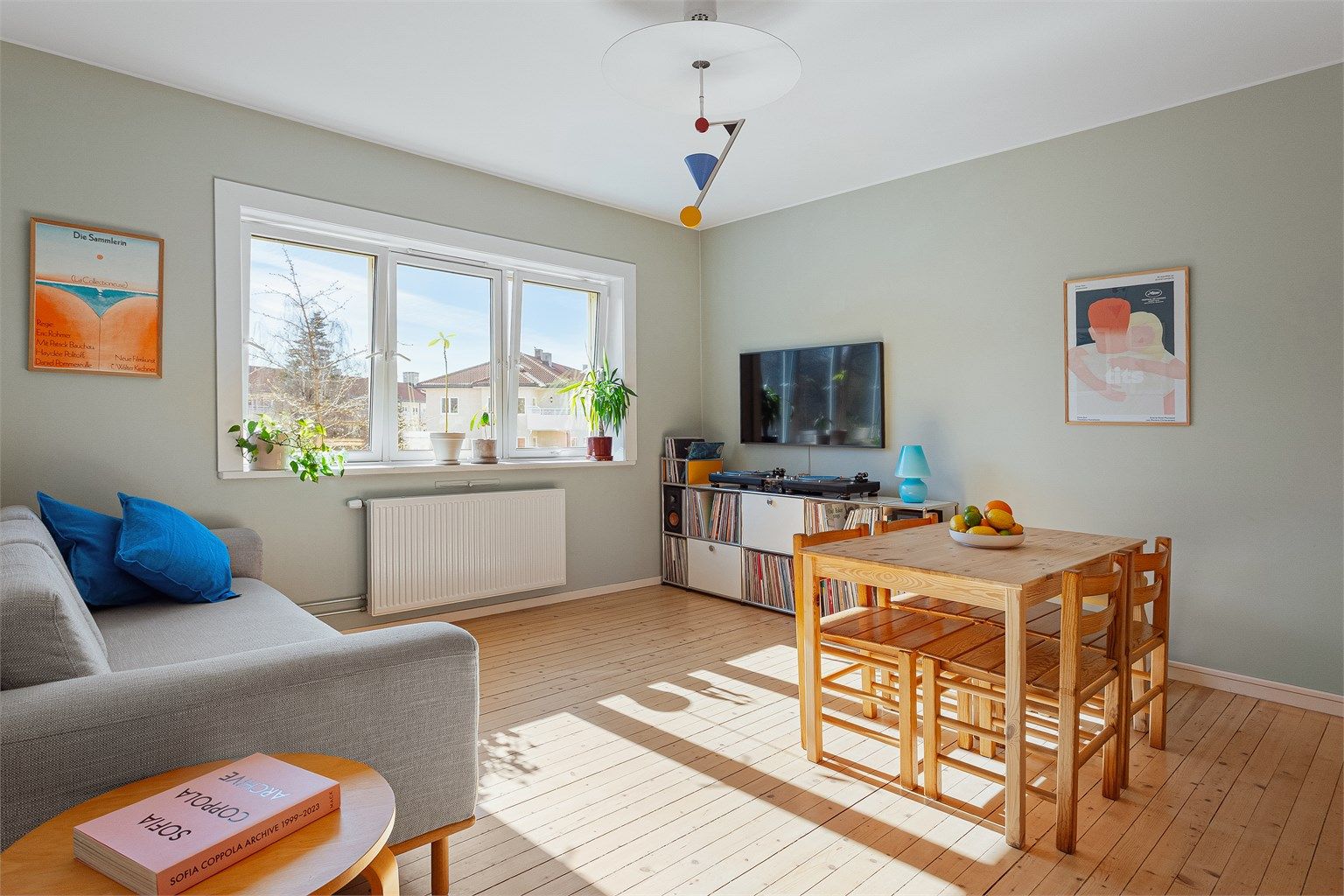 Nora Larsen Rørvik ved Krogsveen Hasle har gleden av å presentere Sars' gate 58; en gjennomført 2-roms leilighet med god takhøyde og en åpen, sosial planløsning.