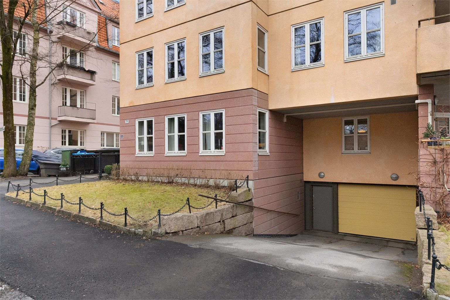 Nedkjøring til garasje fra Geitmyrsveien. Det er varmekabler i nedkjøring