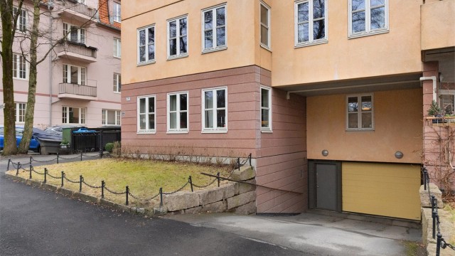 Nedkjøring til garasje fra Geitmyrsveien. Det er varmekabler i nedkjøring