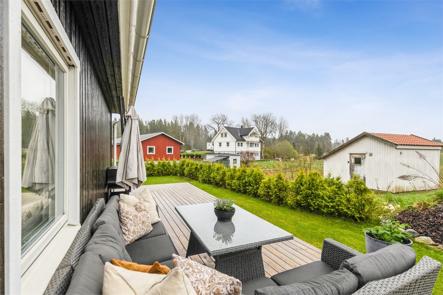 Nyere bolig (2022) i naturskjønne omgivelser på Slottet/Garder med umiddelbar nærhet til skog og mark.