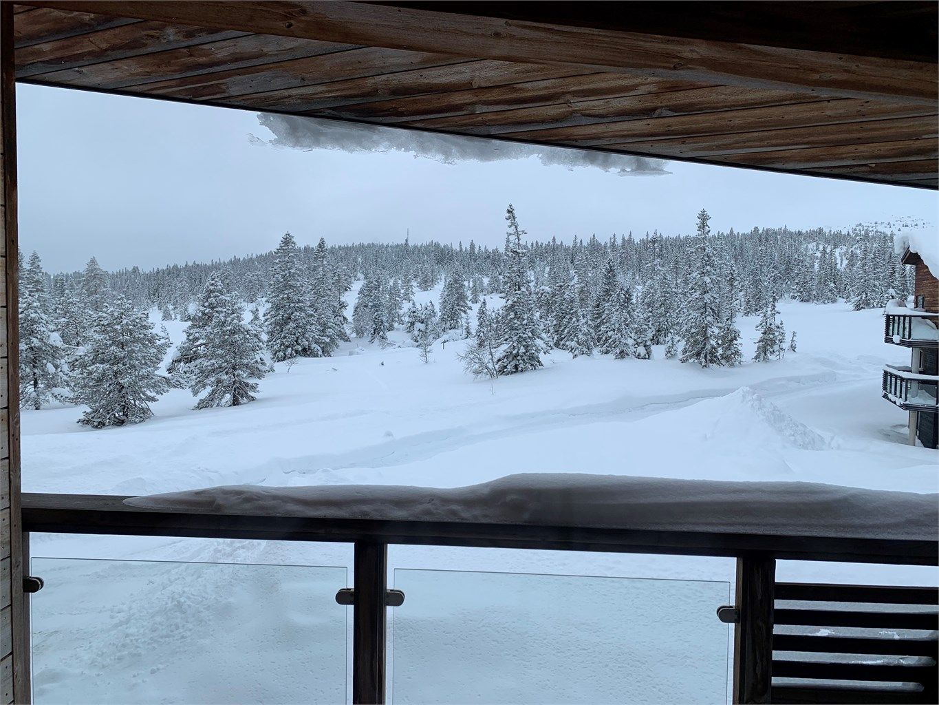 8 kvm. vestvendt balkong på toppen med flott utsikt