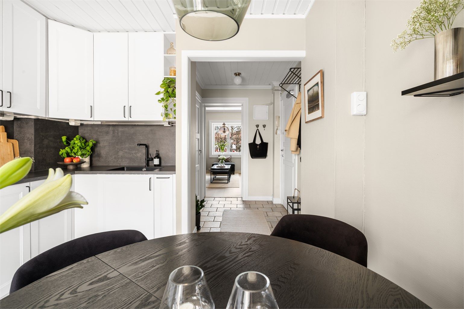 Den gjennomtenkte planløsningen gir klare soner og god oversikt.