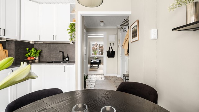 Den gjennomtenkte planløsningen gir klare soner og god oversikt.