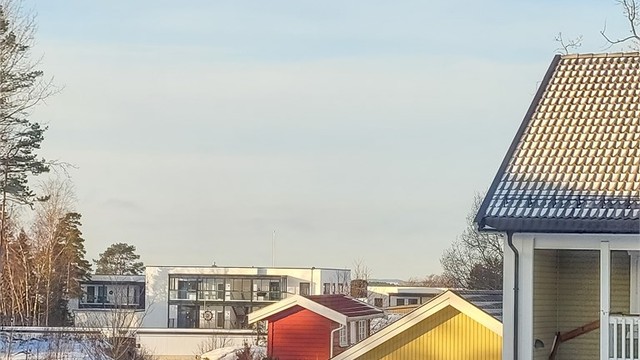 Det er anlagt stier som gir enkel adkomst gjennom området.